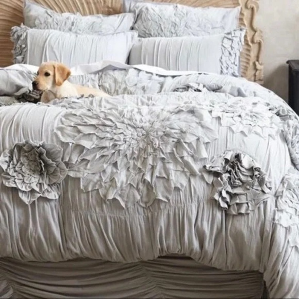 Elegant Gray Floral Bedding Set